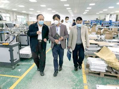 “老兵”逆行而上 广告设计行业的坚守与创新